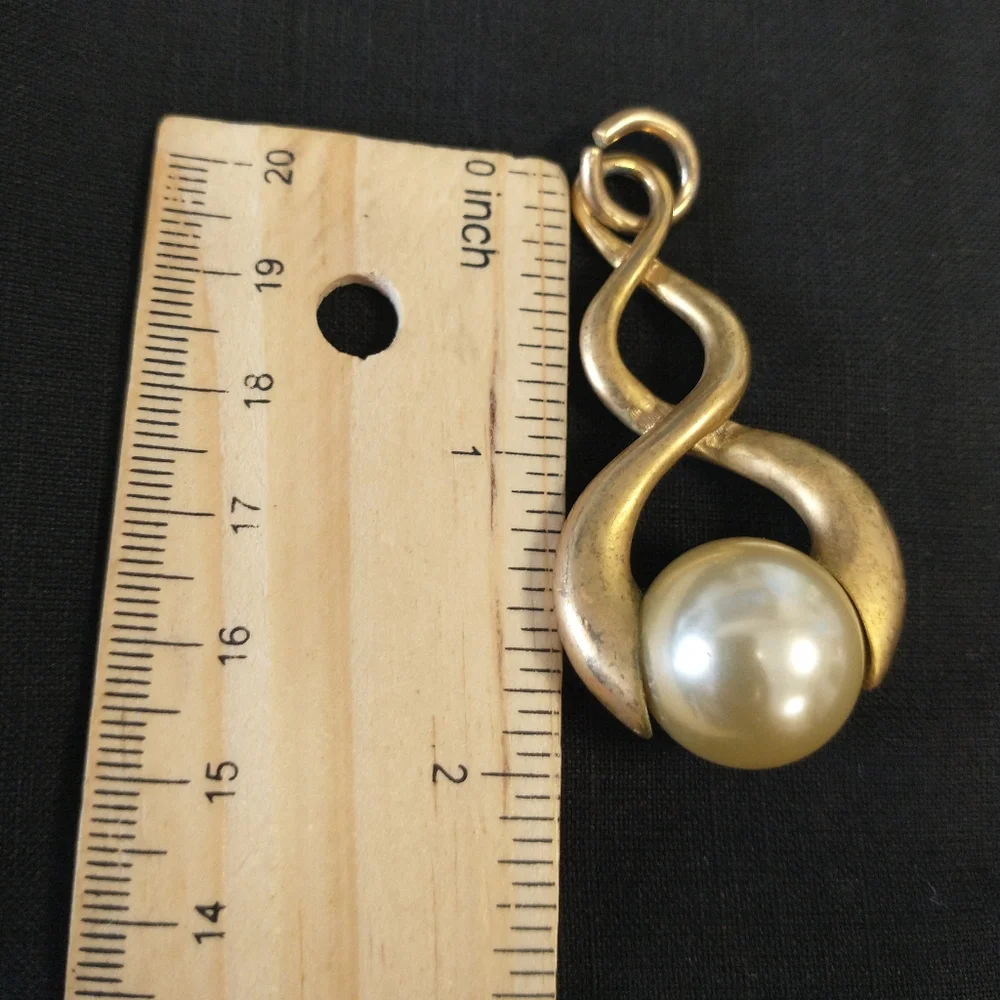 Vintage Gold Tone Spiral Pendant Large‎ Faux Pearl '70s-'80s